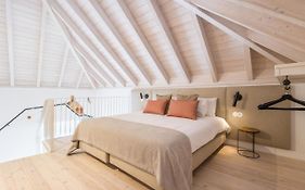 Lodo Suits Se - Mezanino Room By Hd